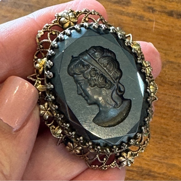 Vintage Jewelry - Vintage Gold-Tone Filigree Brooch Intaglio Black Glass Cameo Pendant